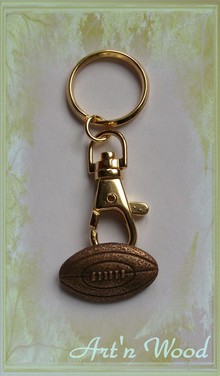 Porte-clef ballon de rugby 3cm texturé en bronze doré patiné massif