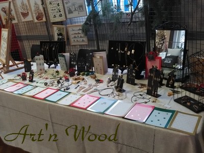 marché de Noël 2019 St Claude Art`n Wood, sculptrice, artisan d`art, créatrice de bijoux sculptures et cadeaux d`art personnalisés en matières précieuses naturelles. Fait main et sur-mesure