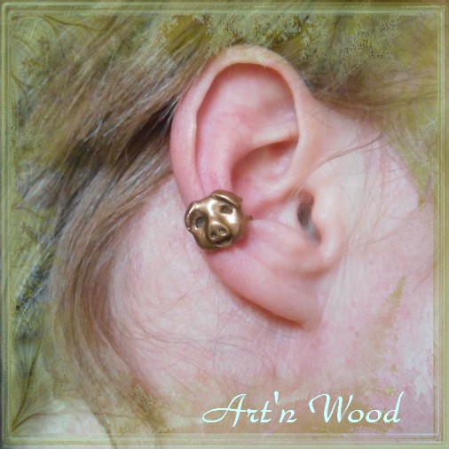 Bijou artisanal, bague d'oreille petite cochonne en bronze massif