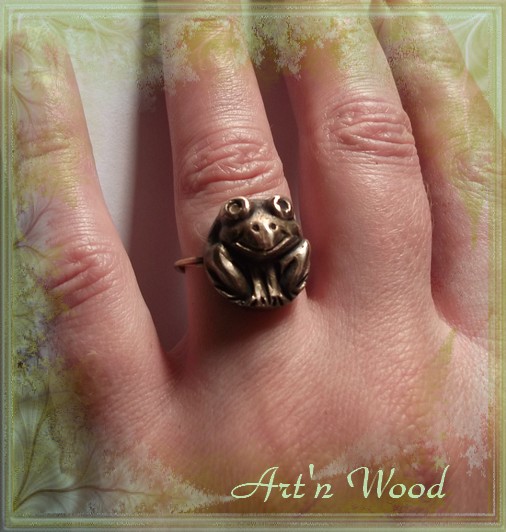 Bijou artisanal bague un Amour de Grenouille en bronze massif