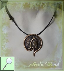 bijou médaille sur-mesure réalisé d`après le logo d`une association de jeux de rôle, pendentif en bronze massif de style médiéval sur collier cuir noir, prodution en petite série  - Art`n Wood, créatrice de bijoux artisanaux, sculptures, cadeaux d'art sur-mesure