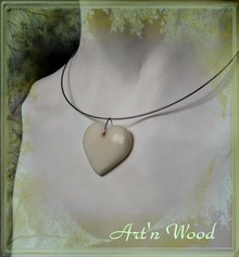 amour, mariage, joli bijou artisanal pendentif coeur en ivoire végétal naturel sur tour de cou acier - Art`n Wood, créatrice de bijoux artisanaux, sculptures, cadeaux personnalisés