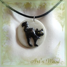 Pendentif artisanal en verre chat et lune en noir et blanc