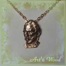 collier pendentif portrait du peintre Vincent Van Gogh en bronze doré massif, bijou artisanal, peinture, art, artiste, musée, cadeau, souvenir, produit dérivé, artisanal, Art`n Wood, sur-mesure