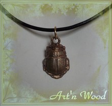 Bijou artisanal pendentif scarabée sacré 2,2cm en bronze doré