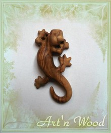 Sculpture animalière, broche ou pendentif salamandre 5cm en bois d'olivier