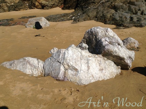 Bijoux artisanaux Art`n Wood, pièces uniques inspirées par les trésors de la mer, glanés sur les plages de Vendée: galets polis, verre dépoli, bois flotté, coquillages et autres cadeaux de la mer