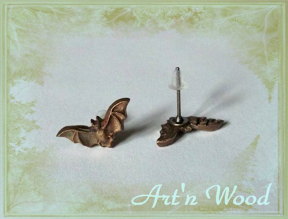 Puce d'oreille artisanale chauve-souris 1,6cm en bronze doré patiné