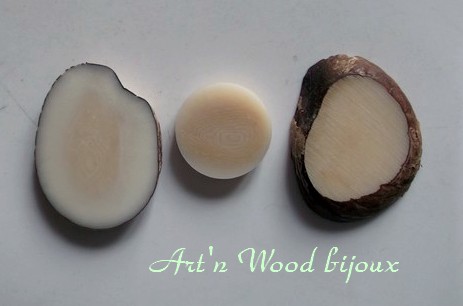 Copie d`un jeton de jeu de Dames en corozo ou ivoire végétal pour restauration d`un jeu ancien - Art`n Wood, artisan, sculpteur et créatrice de bijoux artisanaux et cadeaux personnalisés en bois, os, Copie d`un jeton de jeu de Dames en corozo ou ivoire végétal pour restauration d`un jeu ancien - Art`n Wood, artisan, sculpteur et créatrice de bijoux artisanaux et cadeaux personnalisés en bois, os,