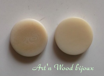 Jetons de remplacement pour restauration d`un ancien jeu de Dames en corozo ou tagua - Art`n Wood, sculptrice, artisan d`art, créatrice de bijoux artisanaux en matières précieuses naturelles, bois, os Jetons de remplacement pour restauration d`un ancien jeu de Dames en corozo ou tagua - Art`n Wood, sculptrice, artisan d`art, créatrice de bijoux artisanaux en matières précieuses naturelles, bois, os