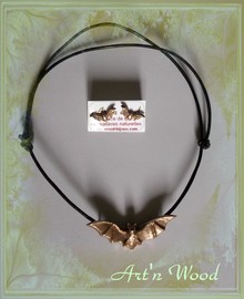 Parure artisanale chauve-souris, reine de la nuit: grand pendentif et puces d'oreille en bronze