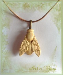 Bijou-sculpture pendentif abeille 3 cm en bois précieux