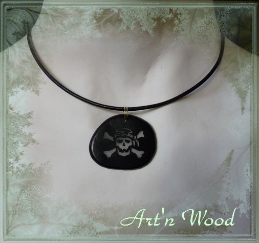 Pendentif personnalisable crâne de pirate en tagua noir