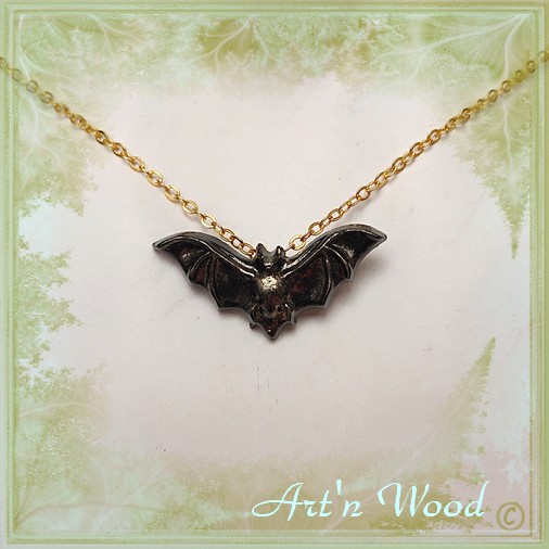 Bijou fait maison pendentif chauve-souris en verre noir et or