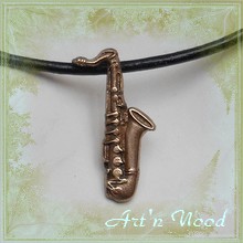 Pendentif artisanal saxophone en bronze doré