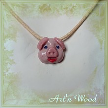 Bijou artisanal, pendentif petite cochonne en pâte de verre