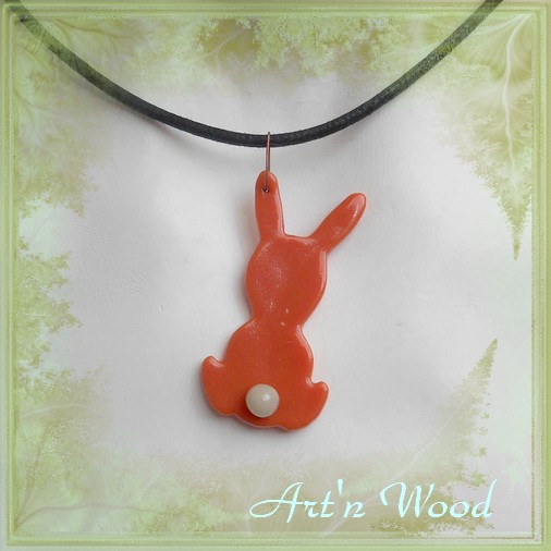 Pendentif personnalisé lapin de dos en perle de verre faite main