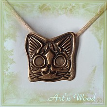 Pendentif artisanal chat kawaii en bronze doré