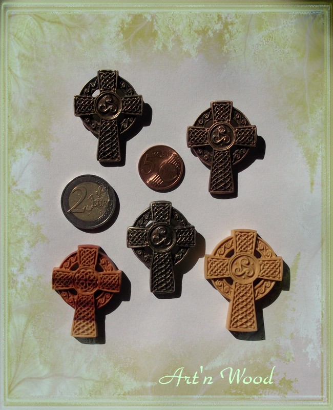 Grand bijou croix celtique en bronze blanc finition argent vieilli: porte-clef ou pendentif