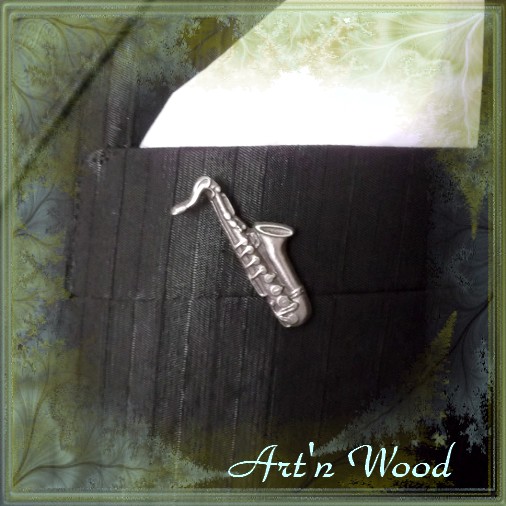 Pin's artisanal saxophone en bronze blanc