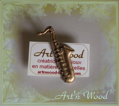 Pin's artisanal saxophone en bronze doré