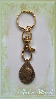 Porte-clef artisanal Corse Stilla Corsica 3cm en bronze doré  patiné