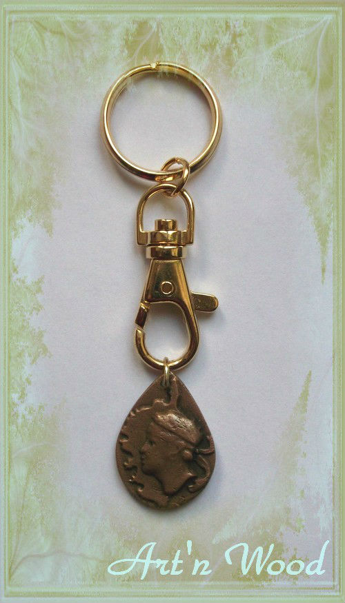 Porte-clef artisanal Corse Stilla Corsica 3cm en bronze doré  patiné