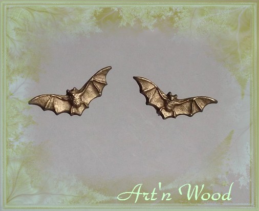 Puce d'oreille artisanale chauve-souris en vol en bronze doré