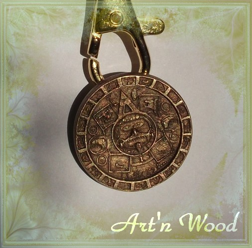 Porte-clefs Pierre du Soleil, calendrier aztèque 3cm en bronze doré massif